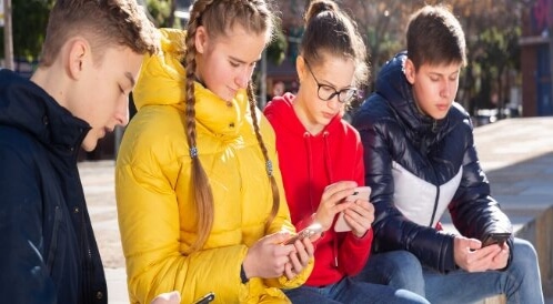 التعامل مع إدمان المراهقين على التكنولوجيا: نصيحة الخبراء