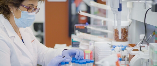 كيف يُغيّر مستشفى جامعة بنسلفانيا المعروفة ب:(بن ميدسينPenn Medicine) العالم باستخدام تقنية الـ mRNA