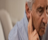 ما عليك معرفته: رابط بين مشاكل السمع والخرف