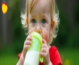 أهم العناصر الغذائية التي يحتاجها طفلك بعمر النمو