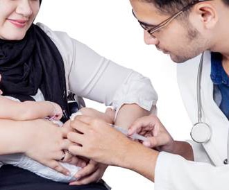 بالفيديو: تطعيم الطفل قبل 6 سنوات