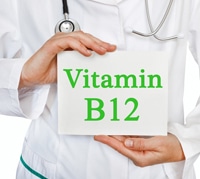 نقص فيتامين B12: الأسباب، الأعراض والعلاج
