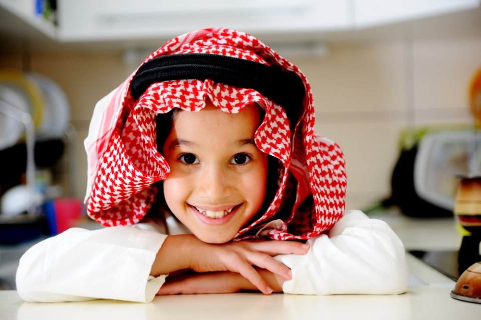 طفل خليجي سعيد