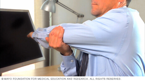 مد وإطالة الكتفين