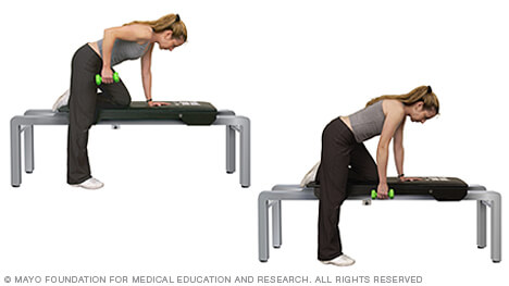 تمرين التجديف بوضع الانحناء باستخدام ثِقل حديدي