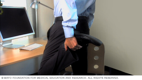 مد وإطالة الفخذ من وضع الوقوف