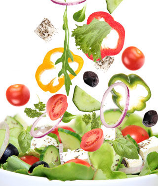 الخضروات جزء أساسي من وجبة المسن