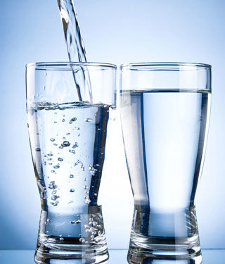 شرب الماء والسوائل
